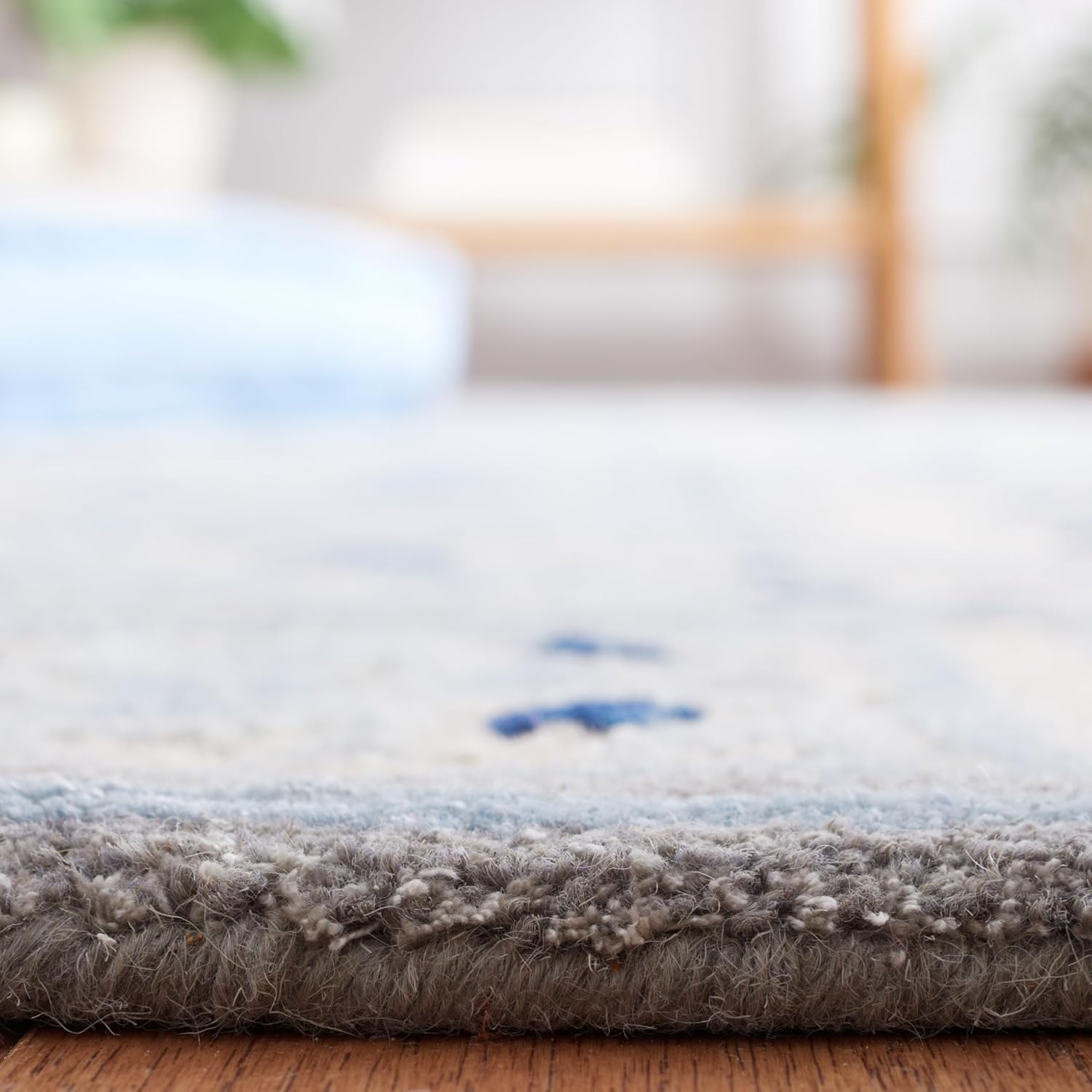 Handmade Wool Viscose Accent Rug